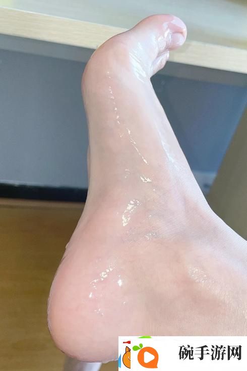 探讨“女生流出白色的东西可以喝吗”的科学与健康问题
