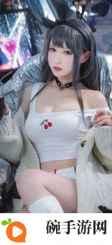 中午妈妈在厨房做饭