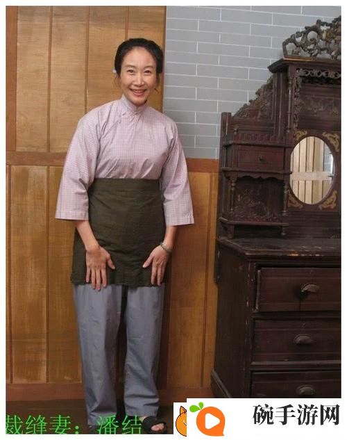 兰姨捂着嘴怕发出声音吵到