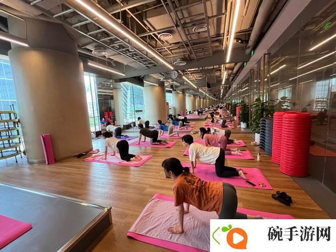 健身房瑜伽课