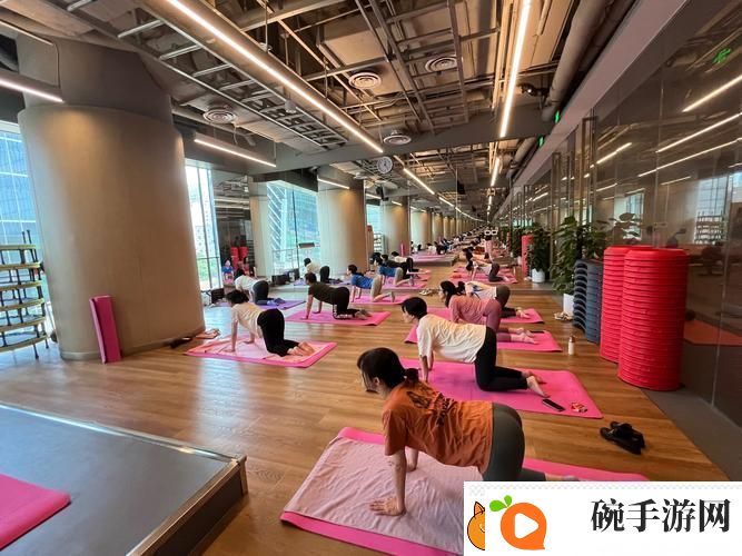 健身房瑜伽课