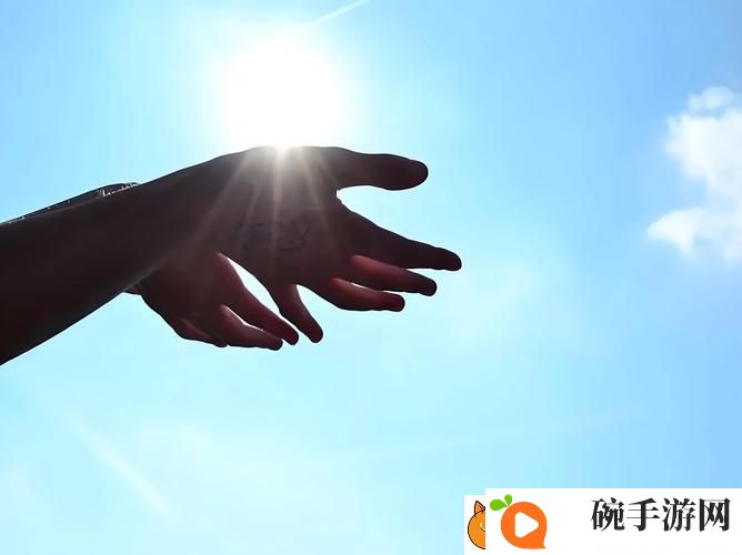 努力适应他的尺寸