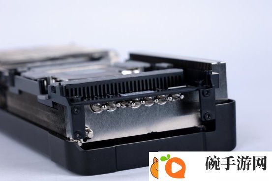 支持DLSS4