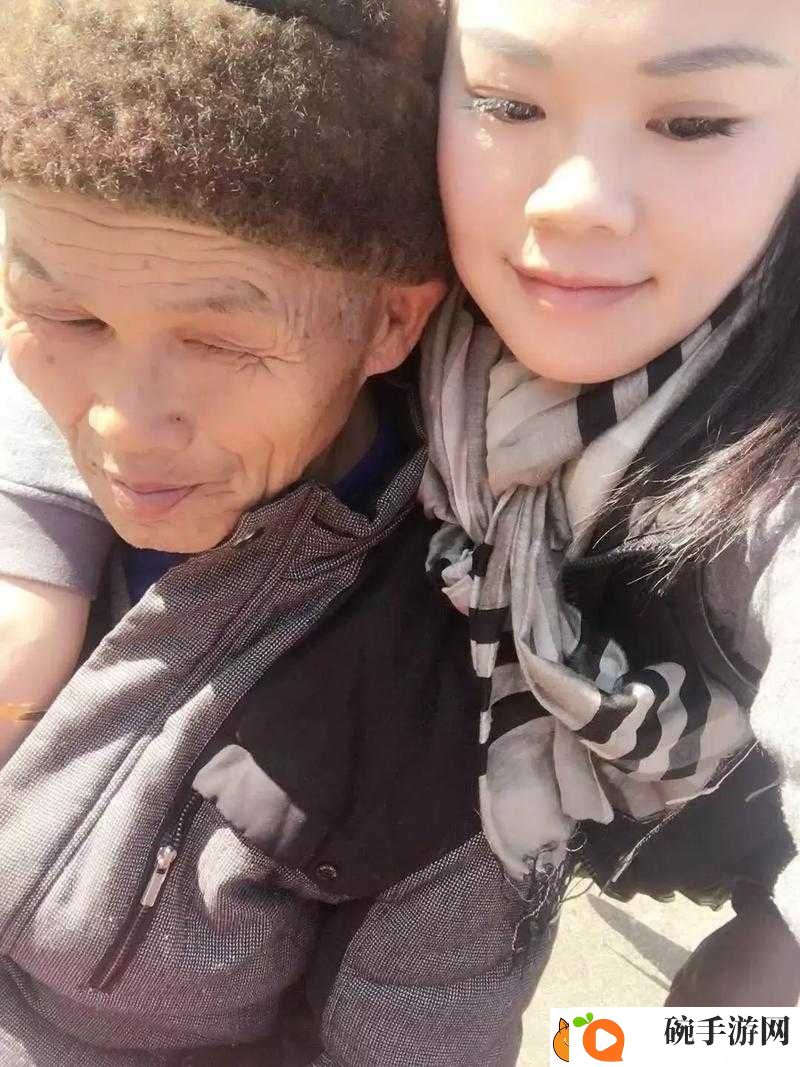 六十六老太玩小伙