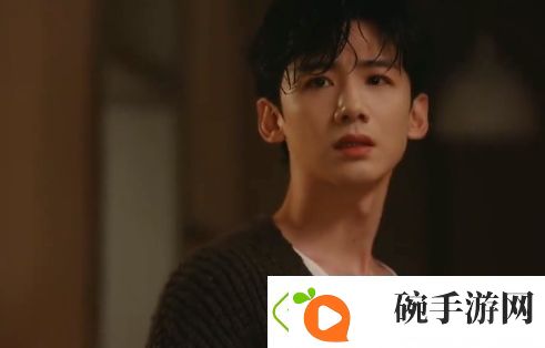 难哄桑延苦练8块腹肌