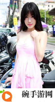 把英语课代表按着抄视频：一场课间“战争”的幕后故事