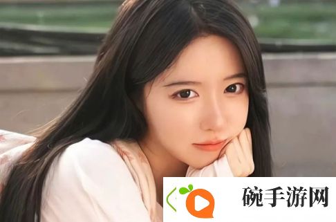 美女主播泰国旅游开直播