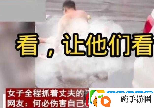 女人脱了内裤趴开腿让男人肆意躁弄的禁忌场景