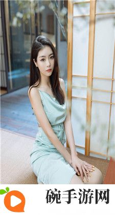 两个奶被揉得又硬又翘下面流水：性感妩媚