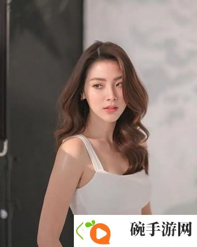 天美麻花星空高清mv：高清呈现星空之美，体验前所未有的视觉冲击！